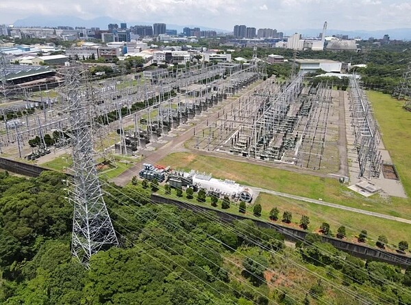 能源局根據今年經濟成長率預測等資料，下修未來七年全國用電需求年均成長率預估值至百分之2.03。圖／記者黃義書攝影
