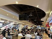 小費制度惹怨！有人給不到18％慘遭店員「追出門」