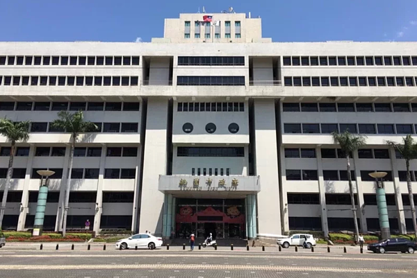 桃園市政府斥資4.8億元向中油購地開發沙崙產業園區，動工後發現地底埋有海量垃圾，清運費用高達1.1億餘元，主張土地有瑕疵，要求中油返還部分購地價金，但被桃園地院駁回敗訴。聯合報資料照片