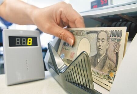 
日圓持續重貶，對新台幣價位創下新低，1塊錢台幣可換到近4.6塊日圓，到日本血拼更划算。（本報資料照片）
