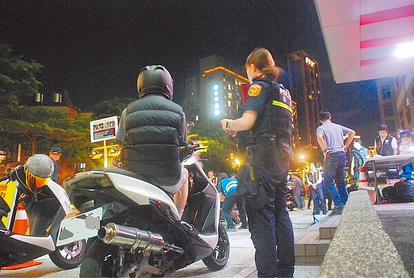 桃園6月啟動「靜桃計畫」,警方統計,1至19日攔查370件、告發188件、裁罰42萬3900元。(警方提供/賴佑維桃園傳真)