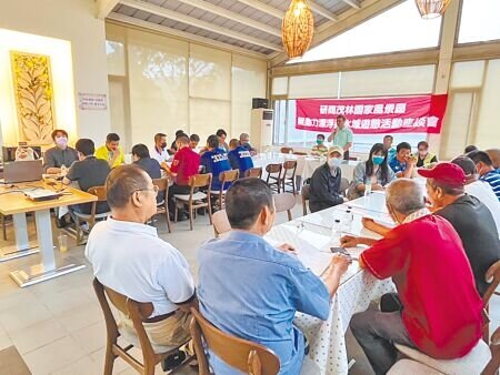 茂管處邀集水利署第七河川局、高雄市政府及在地觀光發展協會、中華民國水中運動協會與專家學者舉行座談會,研議於六龜寶來溪、茂林濁口溪及霧台隘寮北溪推漂漂河水域遊憩活動之可行性。(林雅惠攝)