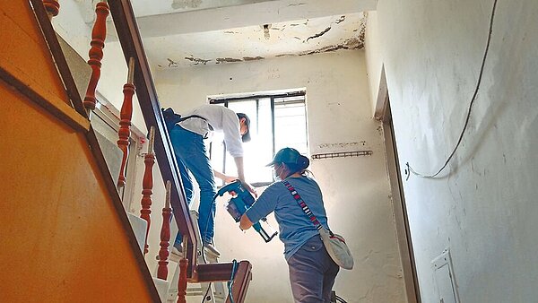 新北市府推出「新北市危險建築物580專案計畫」，社區重建意願整合達80％，市府就會啟動公辦都更。（新北市城鄉局提供／葉德正新北傳真）