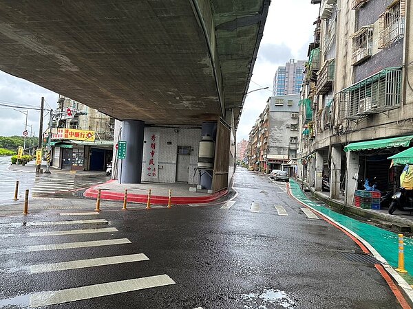 市府辦理福和橋成功路引道壁面修復工程,成功路1段將於6月26日至7月9日,每日夜間10時至翌日上午6時,封閉。圖/新北市養工處提供