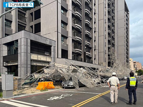 台中工安意外砸毀6輛車。圖／擷取自TCPB 局長室