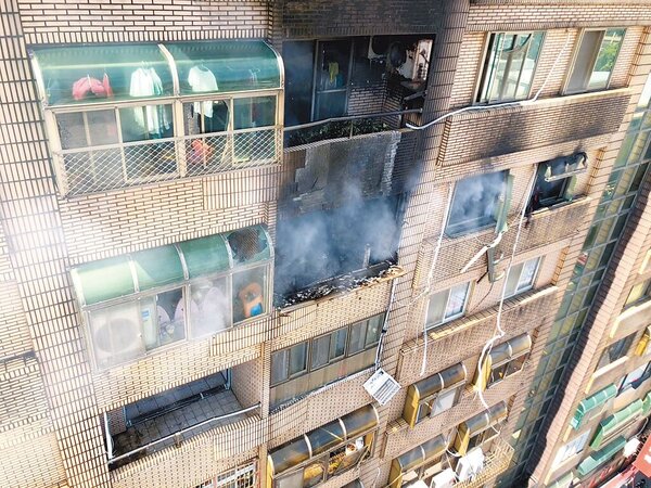 新竹縣竹北市24日上午瓦斯加壓站壓力異常，造成多處民宅瓦斯外洩、1棟大樓氣爆。（新竹縣消防局提供）