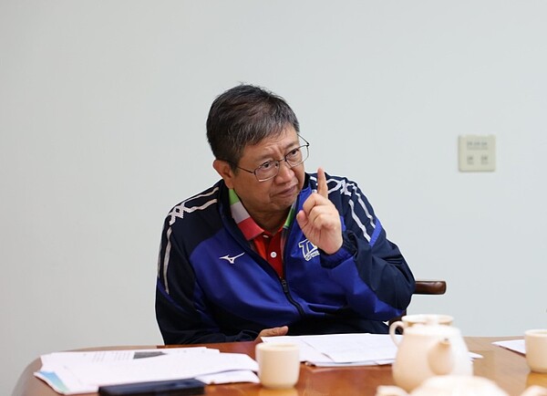 新竹瓦斯公司設備異常導致氣爆憾事,新竹縣長楊文科24日晚間舉行跨局處緊急會議。圖/竹縣府提供