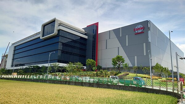 台灣積體電路製造股份有限公司先進封測六廠進駐苗栗縣竹南科學園區,縣府有關自來水、交通、消防等配套將陸續到位。記者范榮達/攝影