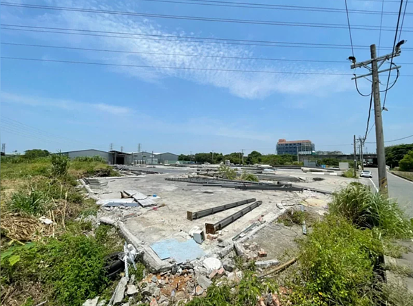 新屋一處2060坪農地遭蓋大型違建非法使用,市府建管處二次強制拆除夷為平地。圖/建管處提供