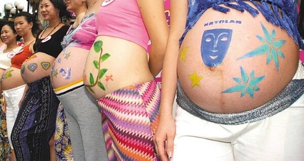 現行人工生殖法僅限於已婚夫妻,專家及婦科醫師建議,政府應適時放寬,給單身凍卵女性、夫夫同志伴侶一線「生」機。示意圖,非新聞當事人。圖/聯合報資料照片