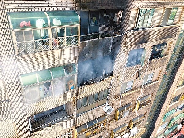 昨(25)日深夜,氣爆發生地點附近又傳出漏氣,數值一度飆到2萬ppm。圖/新竹縣消防局提供