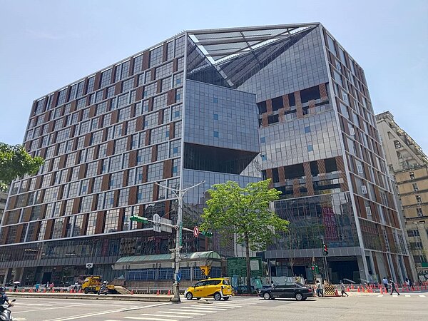 南門大樓改建工程外觀完成仰視圖。圖/北市府提供