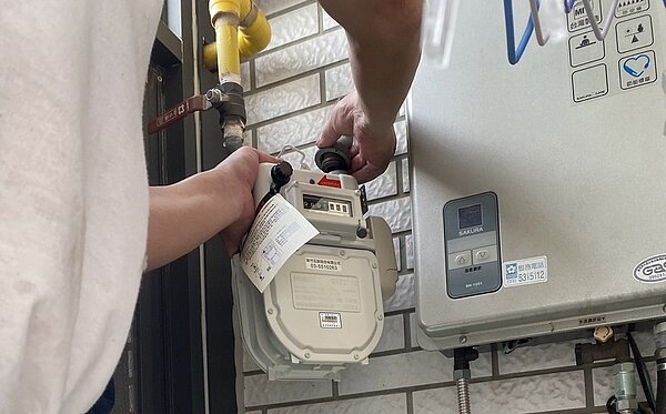 邱世昌說，民眾可申請安裝微電腦瓦斯表，漏氣時會主動遮斷，申請完全免費。記者黃羿馨／攝影 