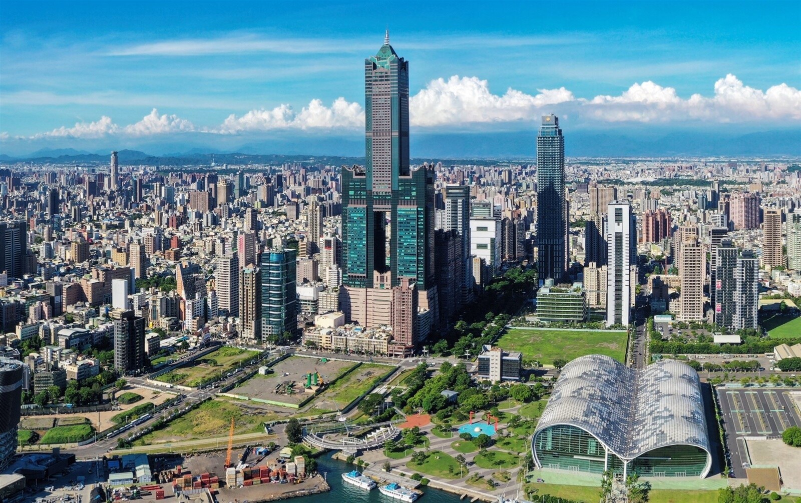 剉咧等!「這縣市」空屋率連3升 專家揭「1關鍵」:有機會買在起漲點 高市府經發局規劃於地標85大樓19樓打造「大港創艦MEGABAY」新創基地,租金一免兩減半,預計8月試營運。圖/高雄市經發局提供