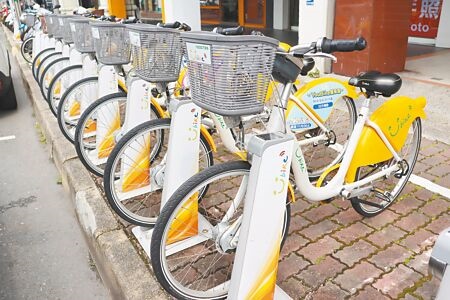 
嘉義市YouBike2.0啟用至今，運轉率僅次於台北市，現嘉義縣政府也規畫引進共享單車「公共自行車租賃系統」，正在研擬方案中。（呂妍庭攝）

