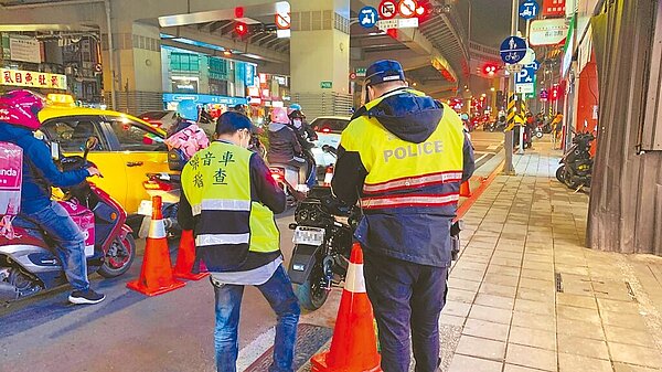 新北市環保局加嚴噪音管制,7月18日起噪音車管制擴大為24小時。(新北市環保局提供/陳慰慈新北傳真)