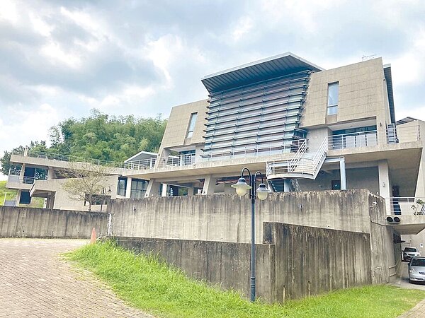 台南藝術大學國樂系2名教授遭爆醜聞，但2人對遭指控事項均否認。圖為校方國樂系大樓。（擷自台南藝術大學官網／程炳璋台南傳真）