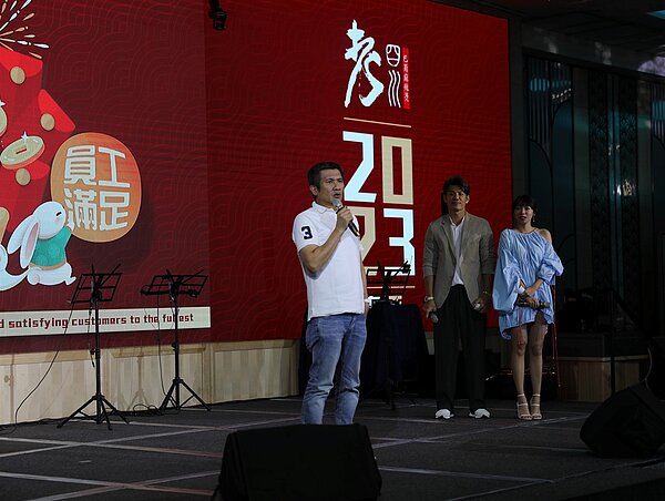 「老四川」執行長梁朝辰27日驚傳睡夢中離世,享年56歲。圖/截自老四川臉書粉專