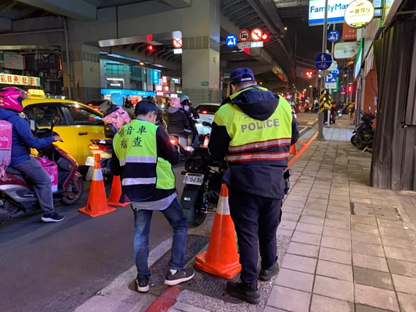 新北市環保局昨宣布修正噪音管制區禁止行為及噪音管制區畫分公告規範,噪音車輛管制時段將從夜間8小時改為24小時。圖/新北市環保局提供