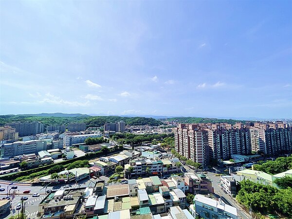 6月購屋信心微幅下滑,主要是央行6月理監事會無預警對六都及新竹地區自然人第二戶貸款,加碼祭出上限7成信用管制,以及平均地權新制7月將上路,圖為房市示意圖。台灣房屋提供