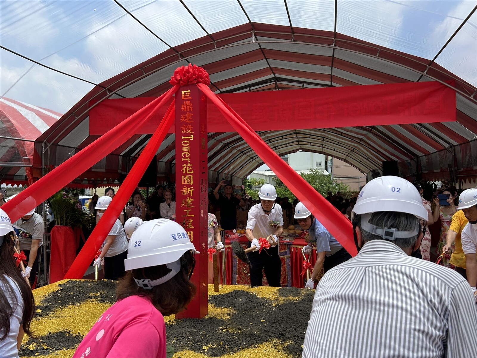 台中烏日區的「巨鼎TOWER花園」今舉辦開工動土典禮。記者趙容萱／攝影 