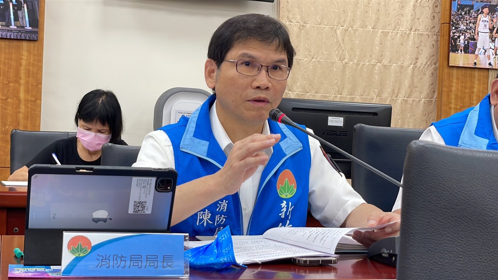 消防局長陳中振說明，當天接獲報案時間8點30分44秒，救護車6秒就出勤，10分鐘就抵達。記者黃羿馨／攝影 