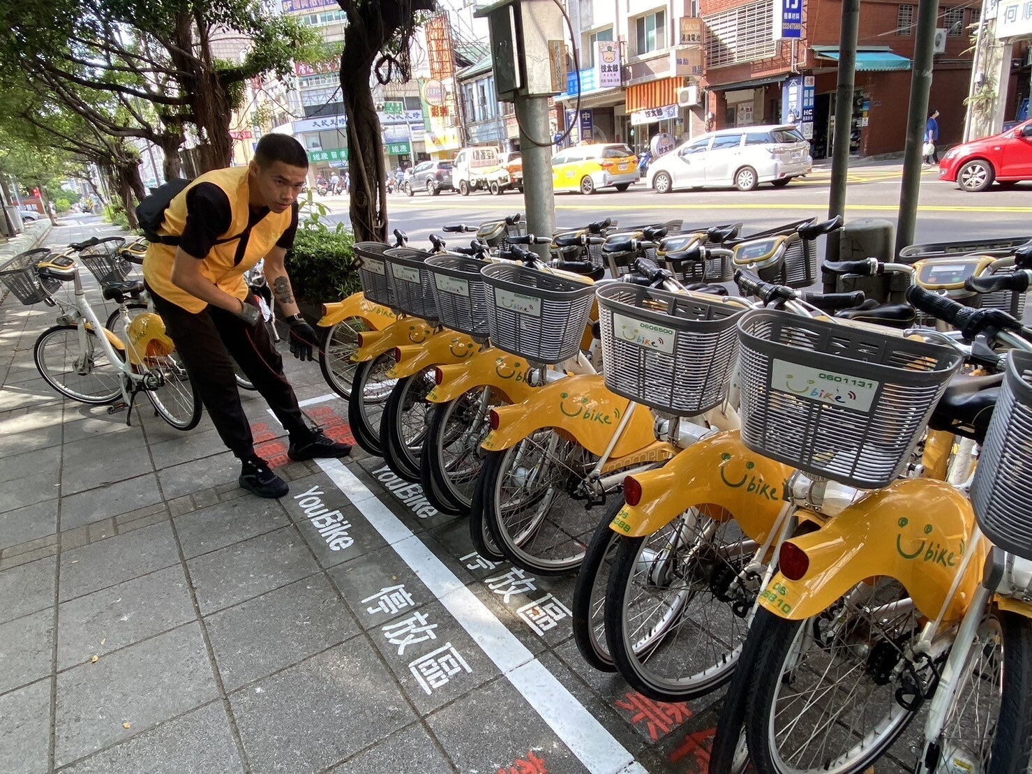 台中市公共自行車系統全面改為YouBike 2.0，28日零時起1.0「只還不借」。記者陳秋雲/攝影 