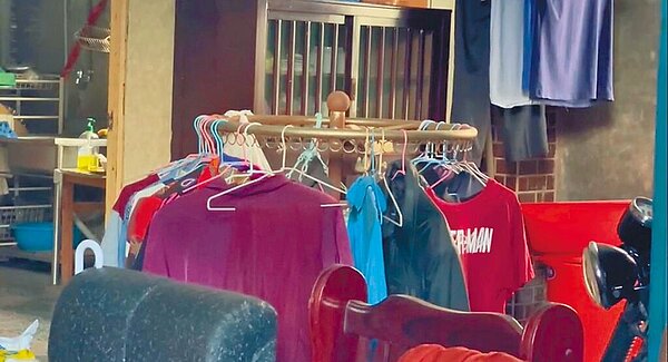 桃園市蘆竹區42歲吳姓男子疑不堪長期照護壓力，26日在家中勒斃6旬母親。（讀者提供／陳夢茹桃園傳真）