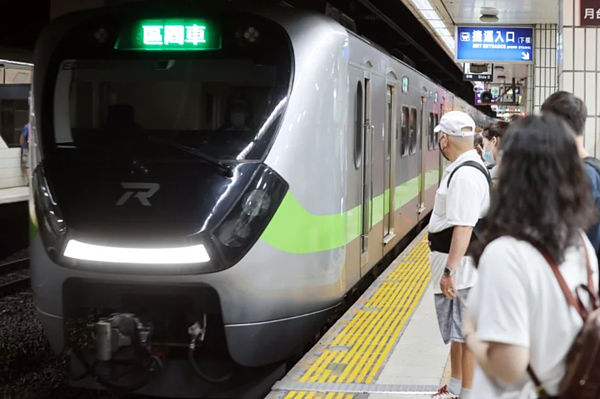 台北市社會局的敬老、愛心卡7月起可在台鐵使用，額度30點，但起迄站之一必須是台北。聯合報系資料照。