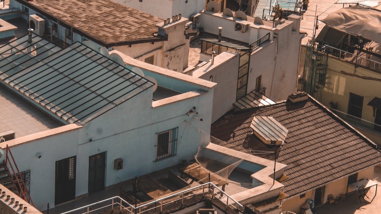 ▼陳泰源指出，頂加並沒有房屋權狀，因此沒有「所有權」，只有「使用權」。（示意圖／Pexels）