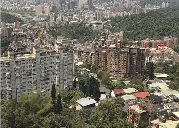 統計全國移轉面積與棟數資料,隨房價上揚國人購屋面積越來越小。 圖/信義房屋提供