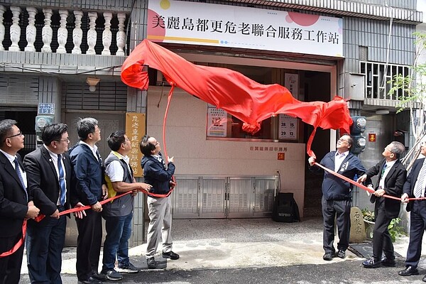 高雄完成設置30處「危老重建服務站」與1處「美麗島都更危老聯合服務工作站」。圖／高雄市政府提供