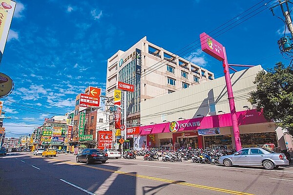 「客運特區」為新興重劃區,故生活機能還需仰賴大園市區。(璟都提供)