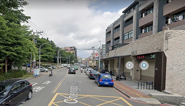 新竹老宅開價580萬...他看地點秒煞車 內行見這「附加價值」喊:無腦撿 新竹殯葬管理所周邊街景。圖/擷取自Google Maps