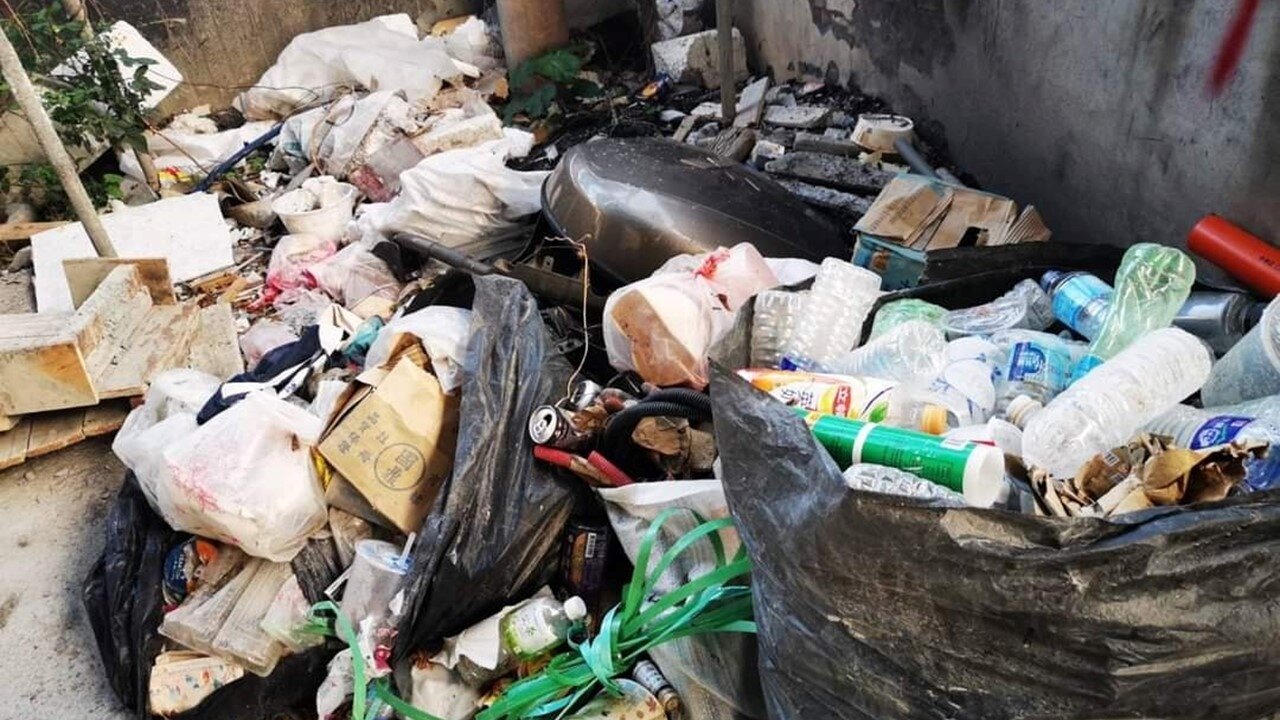 ▼該建築工地現場凌亂不堪,讓鄭小柔相當氣憤。(圖/<a href="https://www.facebook.com/Charlene520" data-cke-saved-href="https://www.facebook.com/Charlene520" target="_blank">人氣作家鄭小柔</a>提供)