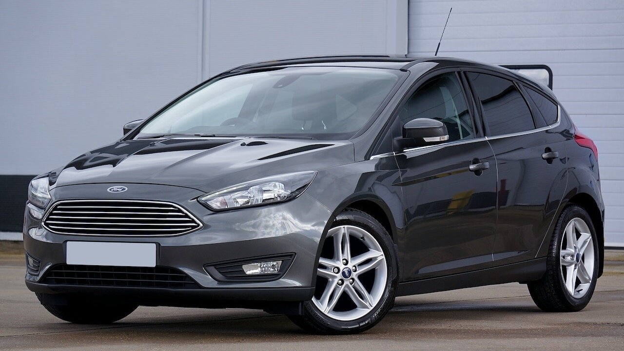 ▼原PO表示自己已買房買車,沒想到相親對象竟嫌棄車子的品牌不夠昂貴,讓她十分傻眼。(示意圖/取自<a href="https://www.pexels.com/zh-tw/photo/1007410/"><span style="color:#000000;">Pexels</span></a>)