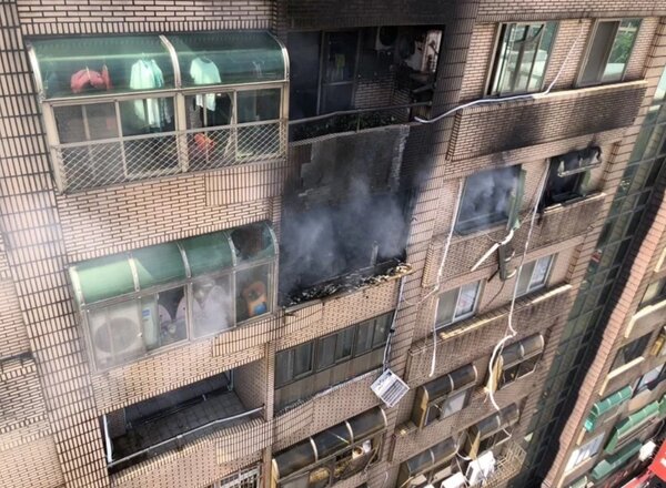 新竹縣竹北市日前發生瓦斯氣爆案，引起社會關注，台灣迄今沒有「配管法」令人感到憂心。圖／新竹縣消防局提供
