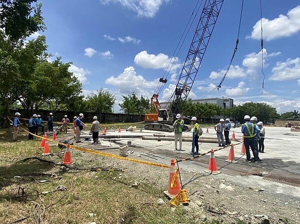 高雄市大寮區山仔頂段今上午發生工安意外釀一死,後續高市府針對工安防治策略提出3項加強改善方案,將於7月1日正式上路。圖/翻攝照片