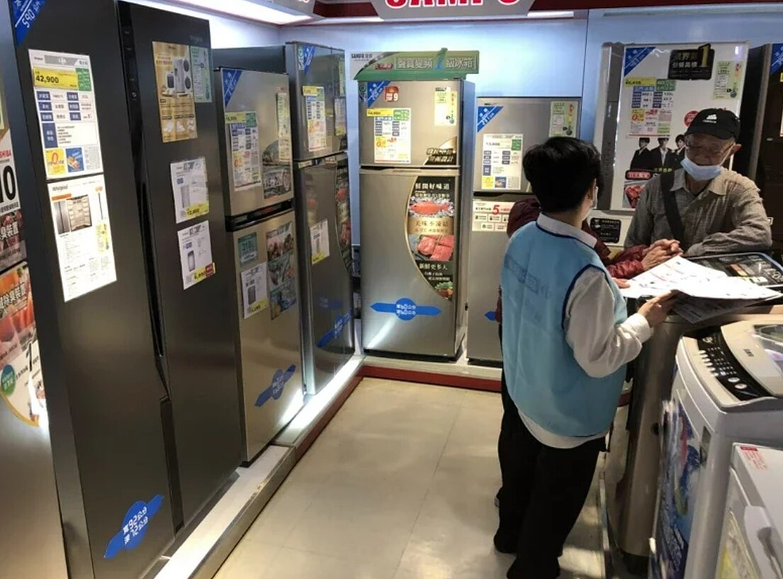 北市鼓勵服務業汰換營業場所老舊電器,新增5個補助品項如符合能源效率1級的電冰箱,每台最多補助8000元。示意圖/聯合報資料照片