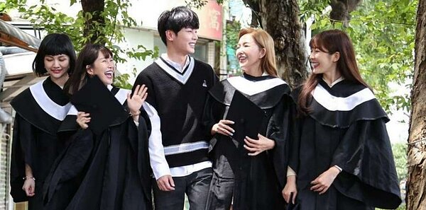 新鮮人初入社會,除了開始為理想生活打拚,同時亦將成為家中的經濟來源之一,因此提早做好風險規劃很重要。圖/中時報系資料照片