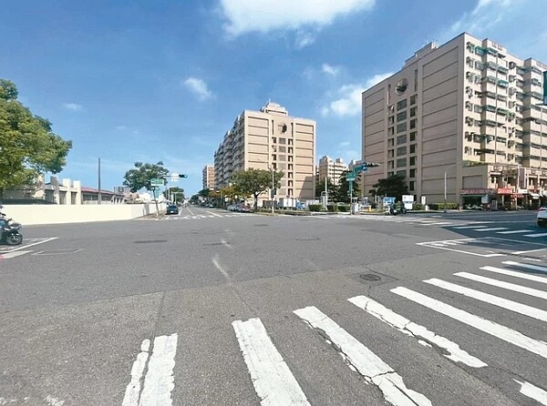 台南市北區和緯路及北門路口,根據警方近5年機車待轉違規取締高達4115件,議員李宗霖認為應檢討。圖/李宗霖提供