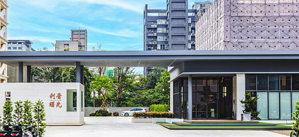 竹市東區利晉曙光稀有建案,登單價、總價、豪宅交易三冠王。業者/提供