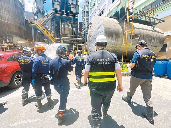 中興紡織桃園市楊梅廠2日大火釀2死,桃園市勞檢處3日會同火調人員再度現勘,初判起火點為酯聚合廠3樓及4樓,勒令起火棟廠區全面停工。(勞檢處提供/蔡依珍桃園傳真)
