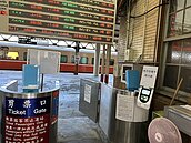 TPASS、社福卡通道分不清　台鐵嘉義火車站改換社福卡專用