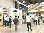 TPASS首個上班日　台鐵閘門塞車狀況多