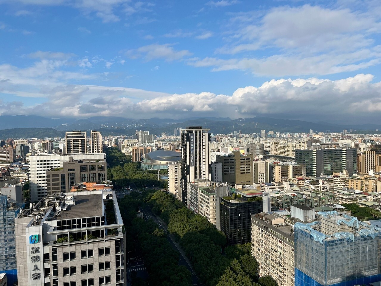 今年第二季的買賣移轉棟數，則六都總計為5.8萬棟，年減幅度達13%。圖／聯合報系資料照片 