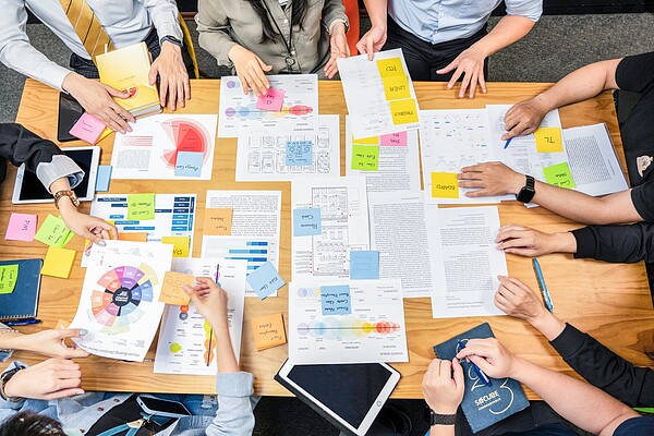 永慶房屋透過分享交流會、跨部門協作的方式,為員工創造多元學習的機會,從內部培訓跨領域人才。圖/永慶房產集團提供