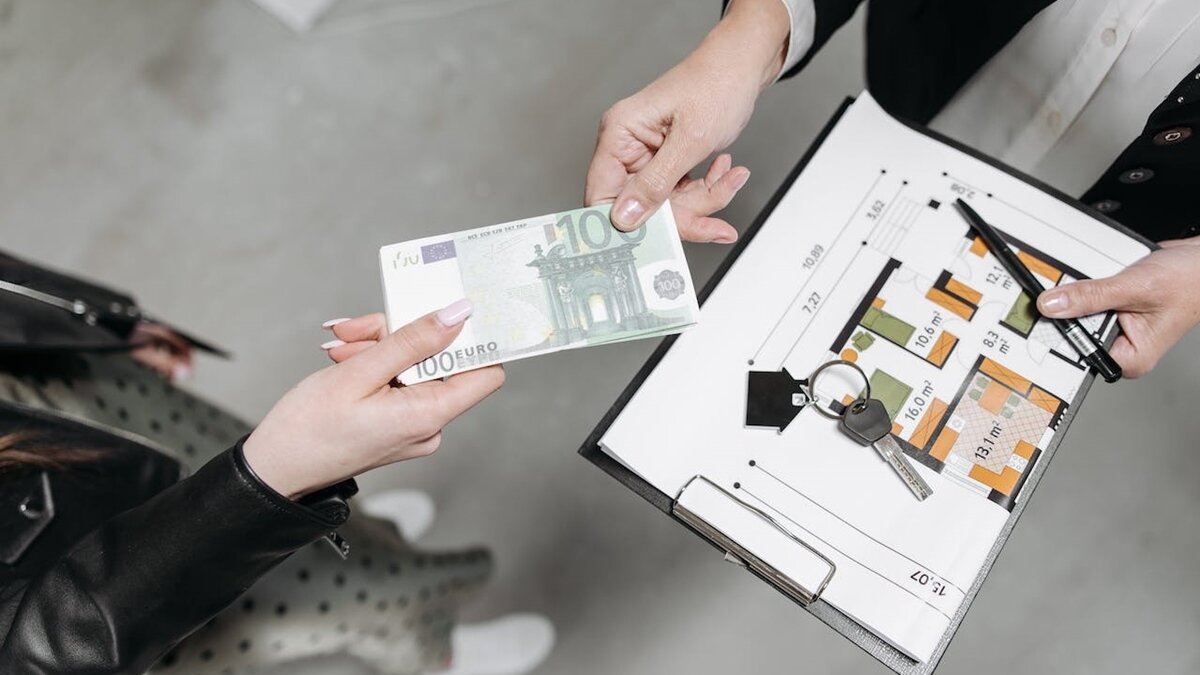 ▼原PO放棄第一間房後不久,就發現附近也有格局和價格都相似的房子出售,屋況更好還多了機械車位,讓她慶幸沒執著在第一間就出手。(示意圖/取自<a href="https://www.pexels.com/zh-tw/photo/7937717/"><span data-cke-saved-href="https://www.pexels.com/zh-tw/photo/7937717/"><span data-cke-saved-href="https://www.pexels.com/zh-tw/photo/7937717/"><span style="color:#000000;">Pexels</span></a>)