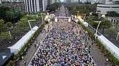 不畏寒雨！台北馬拉松2.8萬人熱血奔跑　衣索比亞好手包辦男女總冠軍