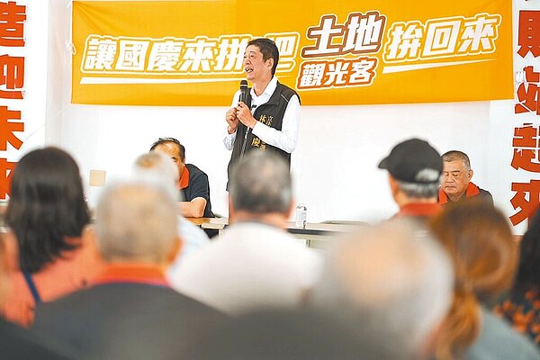 嘉義縣山區無黨籍立委參選人林國慶(中)日前在梅山鄉舉辦造勢活動,提出立法促進原墾民土地轉型正義。(林國慶提供/廖素慧嘉縣傳真)
